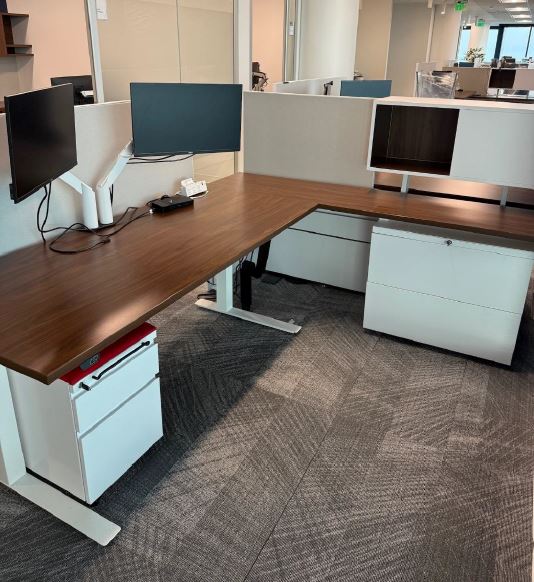 Knoll 6' x 7.5' 50" H Workstations
